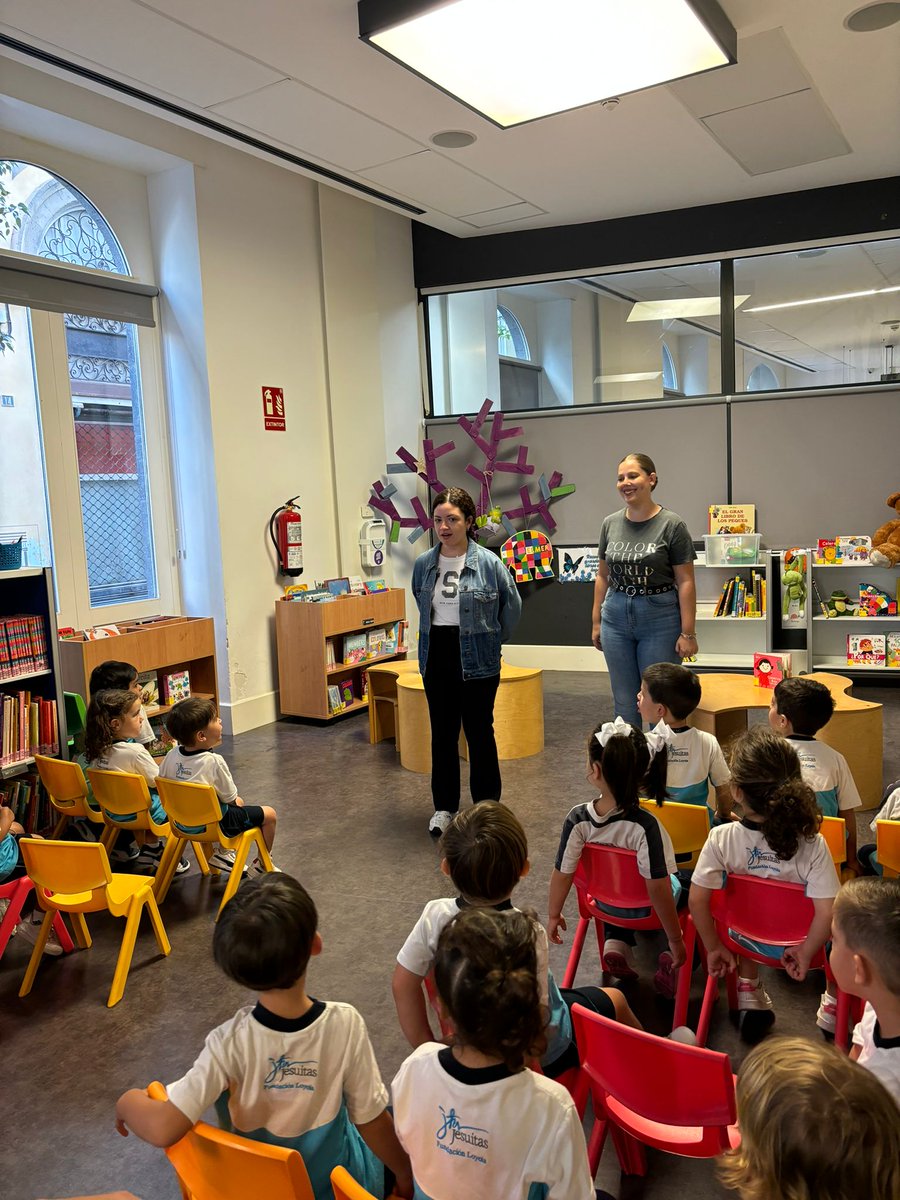 Participación del alumnado de Infantil de 3 años del Colegio San Ignacio de Loyola en nuestra actividad 'El Árbol de los Cuentos'.