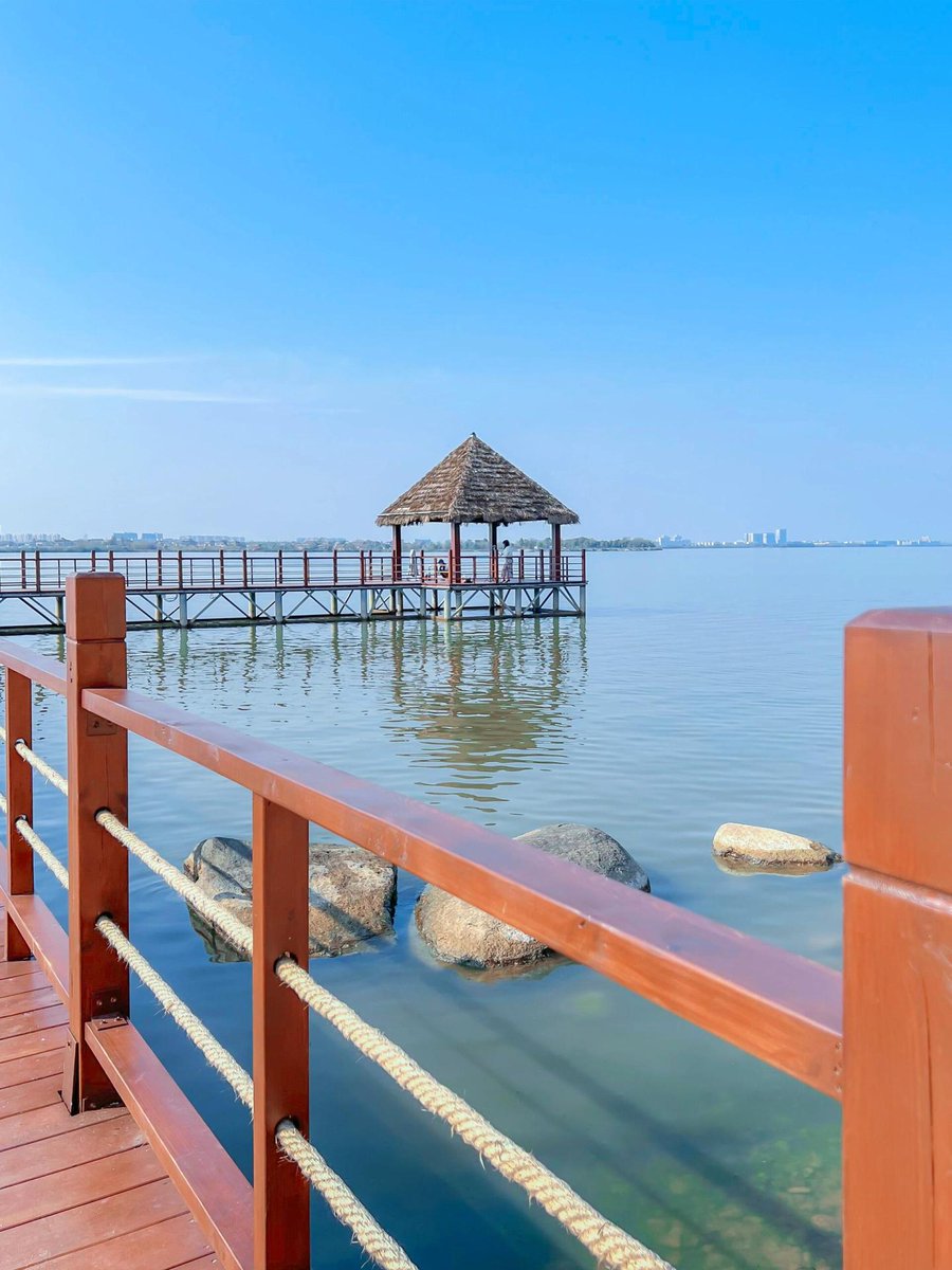 Yaohu Lake Suburban Forest Park is known as the Maldives of Nanchang, and there are some entertainment and leisure games along the 'seaside', and you can also bring your own tent camping.