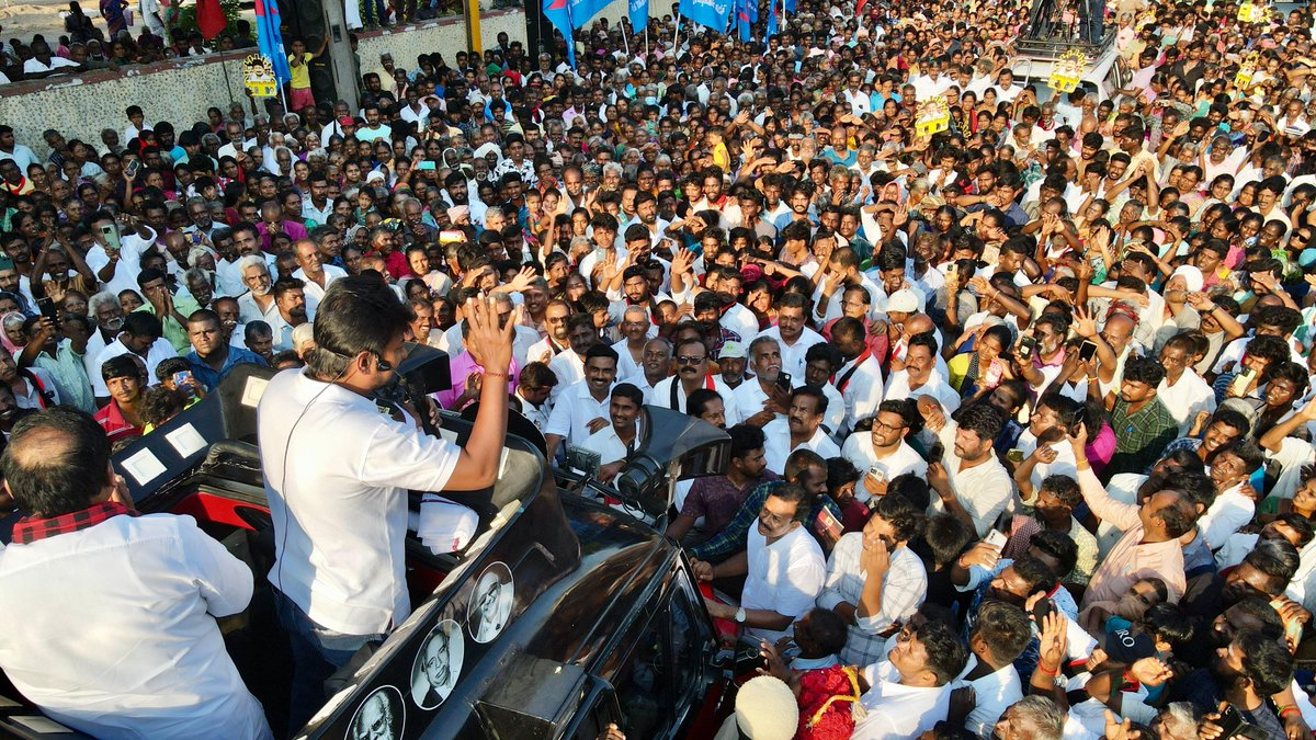 Udhaystalin's tweet photo. நீலகிரி மக்களவைத் தொகுதியில் போட்டியிடும் கழக துணைப் பொதுச் செயலாளர் அண்ணன் @dmk_raja அவர்களை ஆதரித்து அவினாசி சட்டமன்றத் தொகுதிக்குட்பட்ட அன்னூரில் இன்று வாக்கு சேகரித்தோம்.

ஆண்டாண்டு காலமாக போற்றி பாதுகாத்த மாநில உரிமைகளையும், மக்களின் சு��ந்திரத்தையும் பத்தே ஆண்டுகளில் அழிக்க துடிக்கும் பாசிஸ்ட்டுகளையும் – அவர்கள் கிழித்த கோட்டை தாண்டாத அடிமைகளையும் வீட்டுக்கு அனுப்ப ”உதயசூரியன்” சின்னத்திற்கு வாக்களிப்போம் என உரையாற்றினோம்.

@Ravi_dmk69