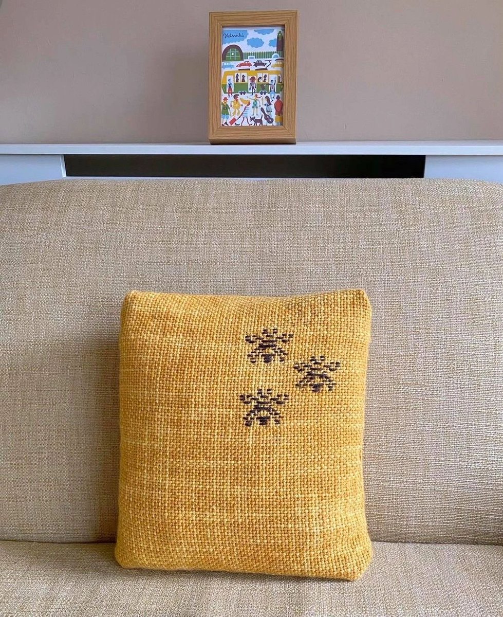 A handwoven cushion cover allows you to work with me for a design that fits your space and style.

Custom sizing means you only pay for the size you need, with or without a handmade wool insert.

#britishwool #loungedecor #homewares #interiorstyling #noplastic #softfibres #mhhsbd