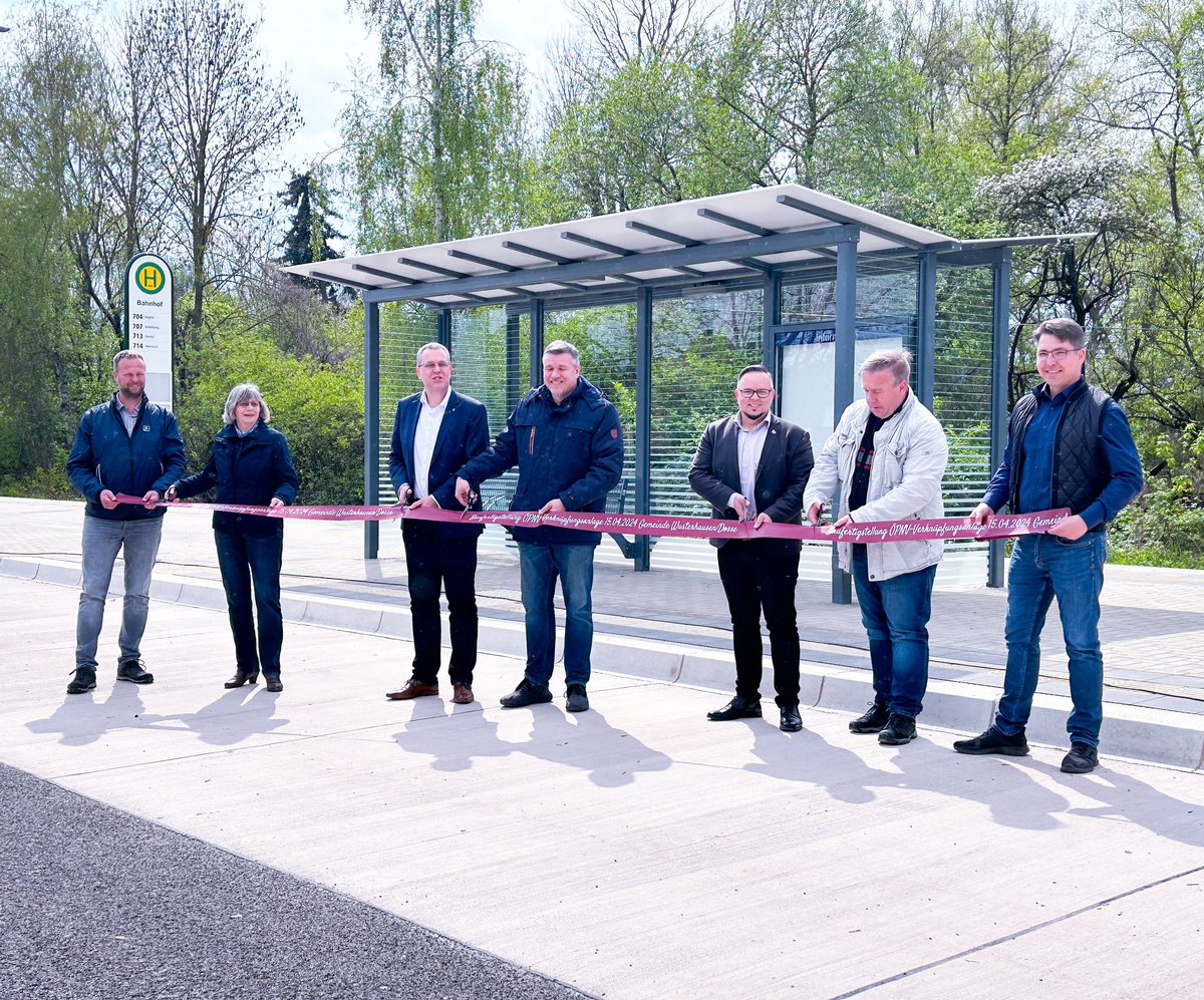 Barrierefreie Bushaltestellen, neue #ParkandRide und #BikeandRide-Anlagen: „Die Menschen in #Brandenburg sollen zuverlässig und barrierefrei unterwegs sein können“, sagt Minister @RainerGenilke und weiht den neuen Bahnhofsvorplatz in #Wusterhausen ein: mil.brandenburg.de/mil/de/presse/…