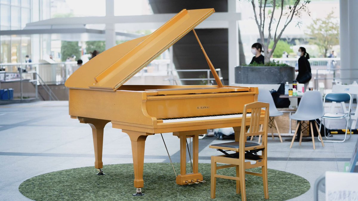🎹東京駅に金のピアノが登場！🎹】 静岡県浜松市で話題になった「金の