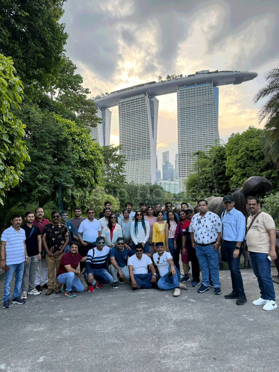 JetsupH's tweet photo. Jetsup Team triumphs with an impeccably organized Singapore group tour, delivering an unparalleled experience to delighted participants. #JetsUpSingaporeSuccess 🇸🇬 #GroupTourTriumph ✈️ #MemorableMoments 🌟 #JetsUpGroupTour 🌟 #ExploreSingaporeTogether 🎒 #jetsupholidays https://t.co/HV2M8NNymu