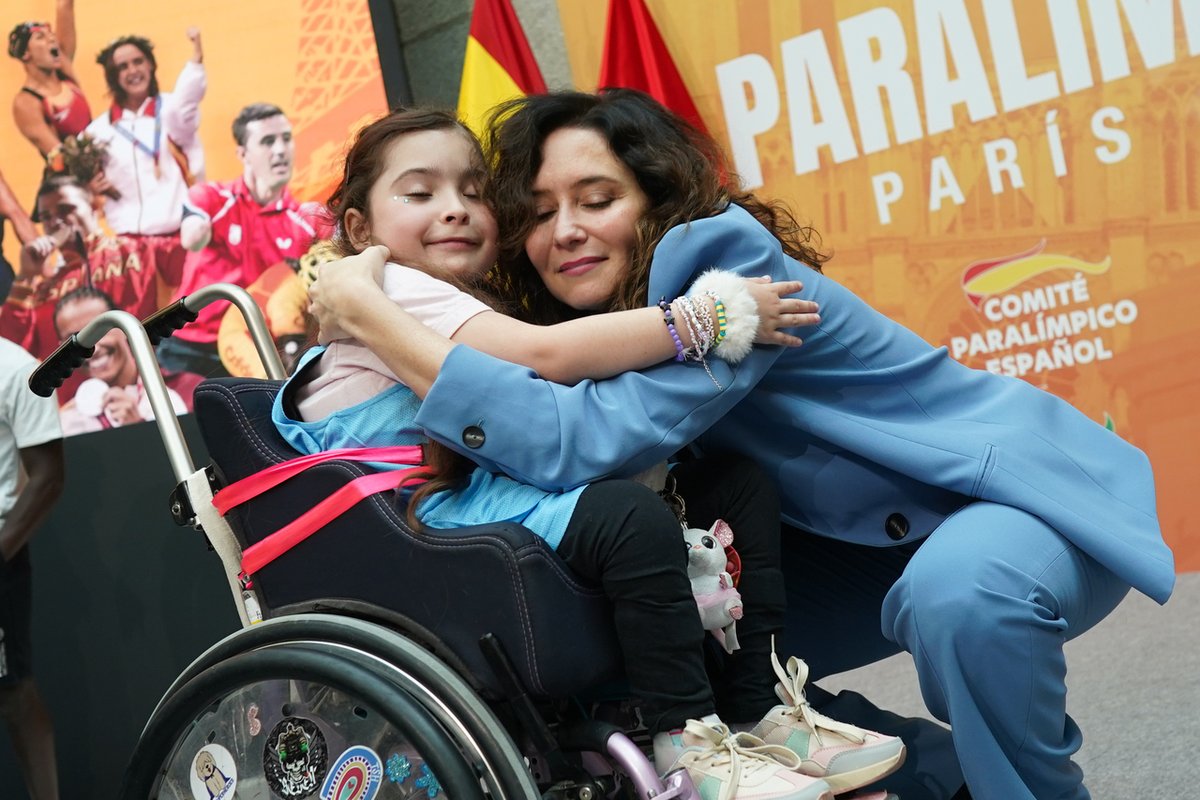 deportecmadrid's tweet photo. 🔴 La presidenta de @IdiazAyuso ha recibido hoy a los 47 deportistas madrileños preseleccionados para competir en los Juegos @Paralimpicos #París2024.

“Ejemplo y símbolo de equipo y de muros derribados”.

¡A por todas, CAMPEONES!

+Info: https://t.co/YfbdNxr0bx

#MadridEsDeporte https://t.co/YLIKM9so8b