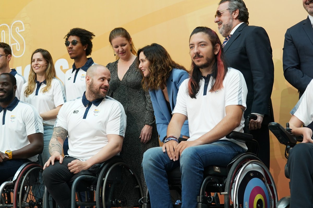 deportecmadrid's tweet photo. 🔴 La presidenta de @IdiazAyuso ha recibido hoy a los 47 deportistas madrileños preseleccionados para competir en los Juegos @Paralimpicos #París2024.

“Ejemplo y símbolo de equipo y de muros derribados”.

¡A por todas, CAMPEONES!

+Info: https://t.co/YfbdNxr0bx

#MadridEsDeporte https://t.co/YLIKM9so8b