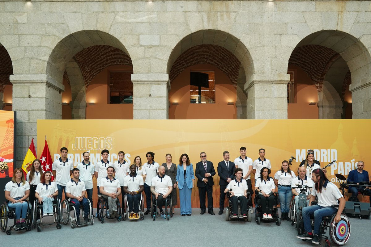 🔴 La presidenta de @IdiazAyuso ha recibido hoy a los 47 deportistas madrileños preseleccionados para competir en los Juegos @Paralimpicos #París2024. “Ejemplo y símbolo de equipo y de muros derribados”. ¡A por todas, CAMPEONES! +Info: c.madrid/uft5j2 #MadridEsDeporte