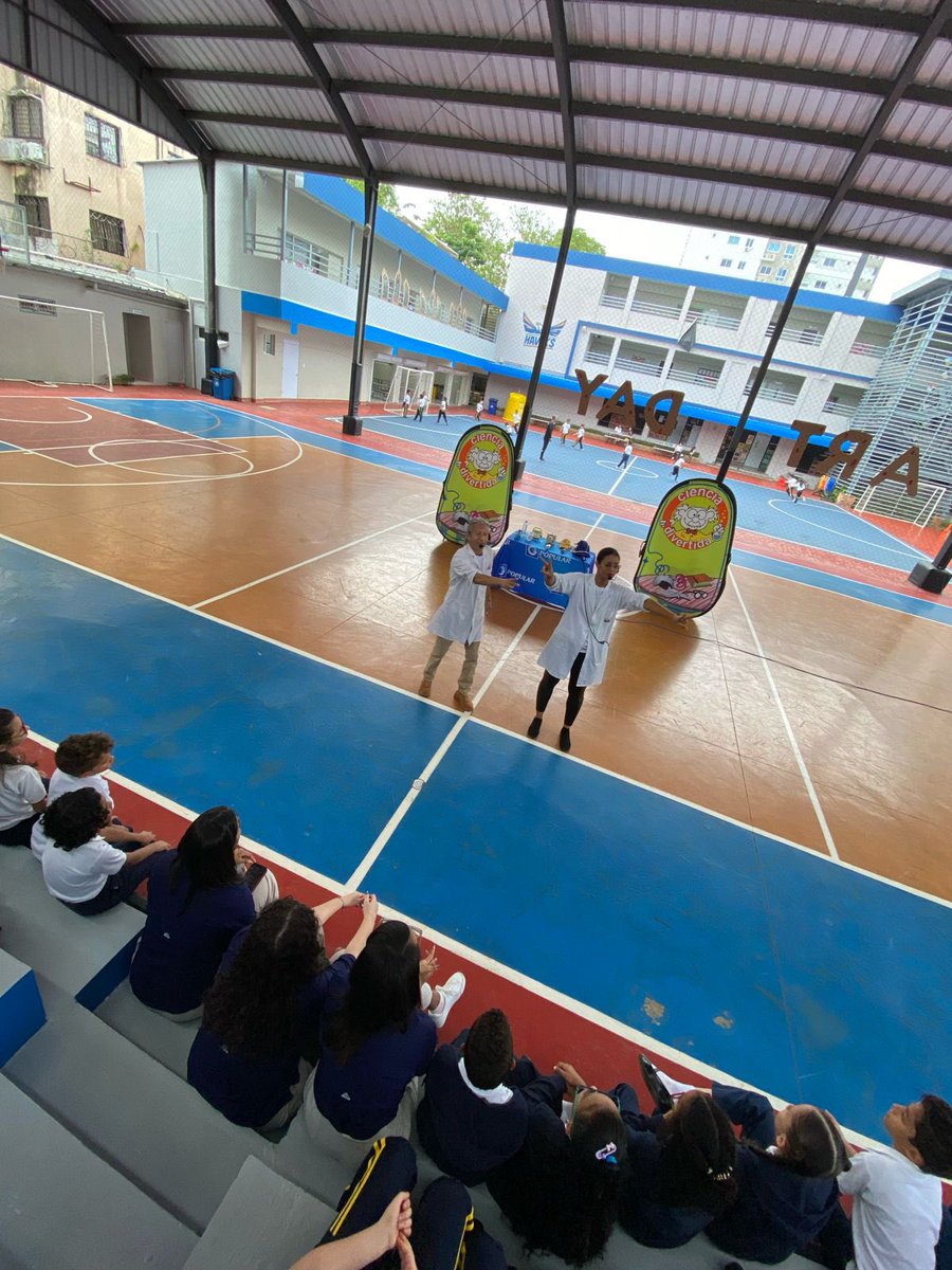 Arrancamos la semana en el Cathedral Community School gracias a los amigos del Banco Popular con un taller lúdico sobre las 3 R’s: reducir, reusar y reciclar ♻️ entre chistes y juegos. Lo que se aprende jugando no se olvida!