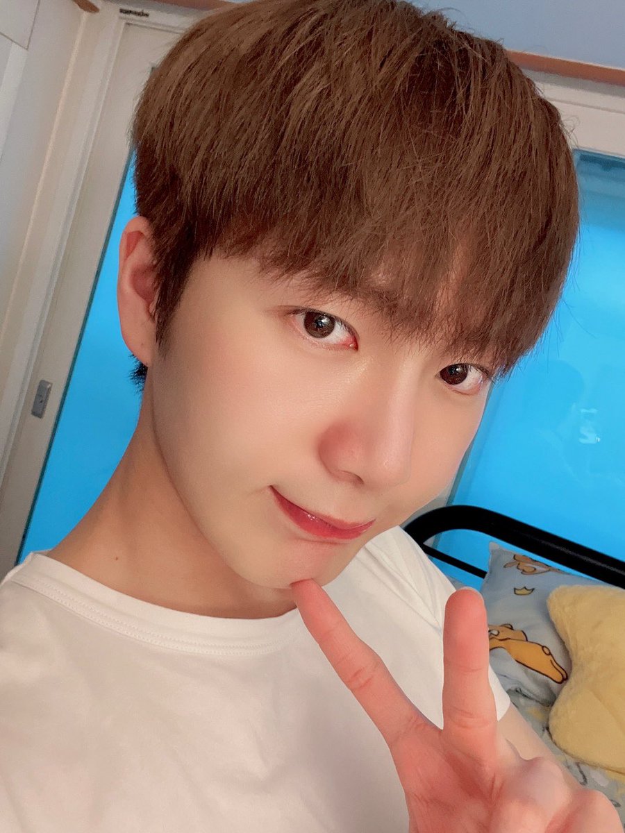 OmegaX_members's tweet photo. [#OX]

잘자!!(벌써?!)

#OMEGA_X #오메가엑스 
#케빈 #KEVIN https://t.co/auWVCnafg2