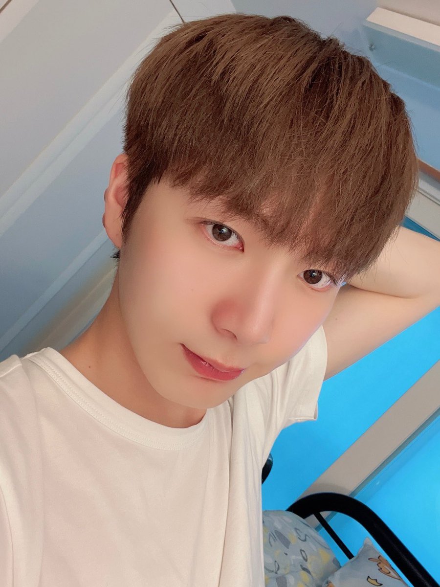 OmegaX_members's tweet photo. [#OX]

잘자!!(벌써?!)

#OMEGA_X #오메가엑스 
#케빈 #KEVIN https://t.co/auWVCnafg2