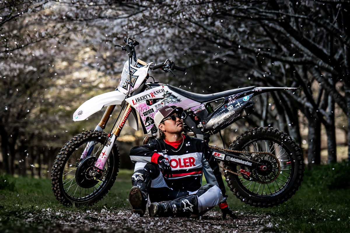 daichieharafmx's tweet image. 桜と俺🌸🔥
#桜 #お花見 #fmx #RT #リバチ