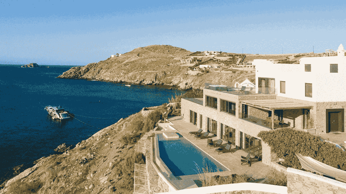 ShinyGreece's tweet photo. https://t.co/aAuvXLMdFj 
The capital of luxury summer vacations, Mykonos, is the ideal Greek island to socialize with jetsetters and live a dreamy experience.
#mykonos #mykonosgreece #kinglikeconcierge #luxurytravel #vacations #greekislands #shinygreece #islands #mykonosvilla https://t.co/t9DtYGsUSe