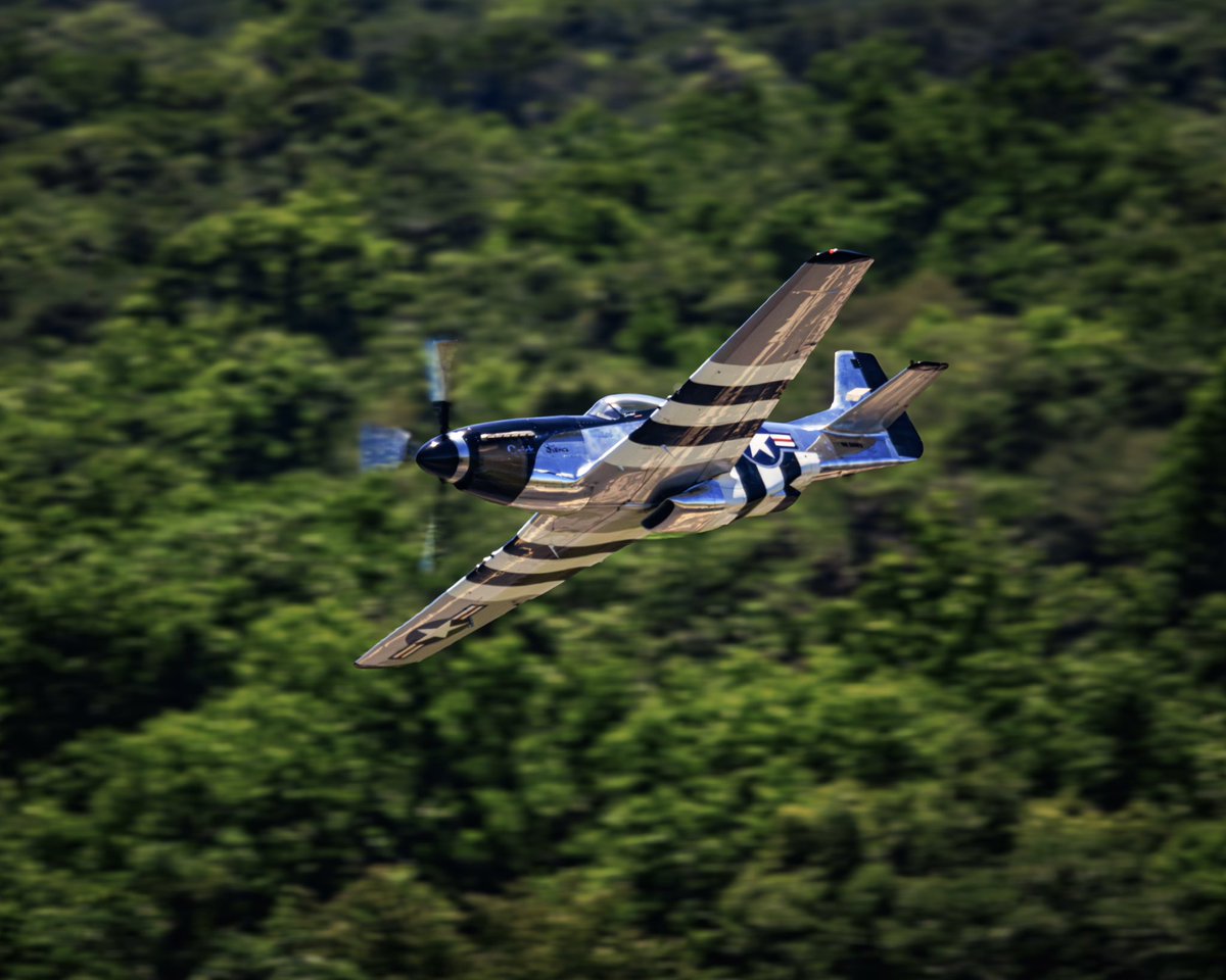 A P-51D Mustang for your Monday. Scooter Yoak and the Quicksilver P-51D cruising over the skies at the 50th Sun N Fun Aerospace Expo. Photo: me for @SunnFunFlyIn