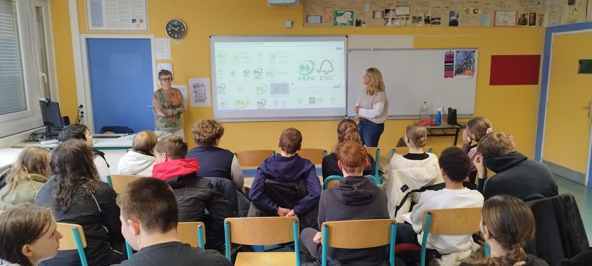 JulienGiovacch1's tweet photo. Semaine du développement durable au #collegedelamorinie.
#parcoursavenir Série de conférences pour les 4emes avec des industriels engagés. Merci à #arcinternational #eqiom #cartonneriegondardenne #carrefantastik #bepaper #alphaglass https://t.co/5F1soGnnPB