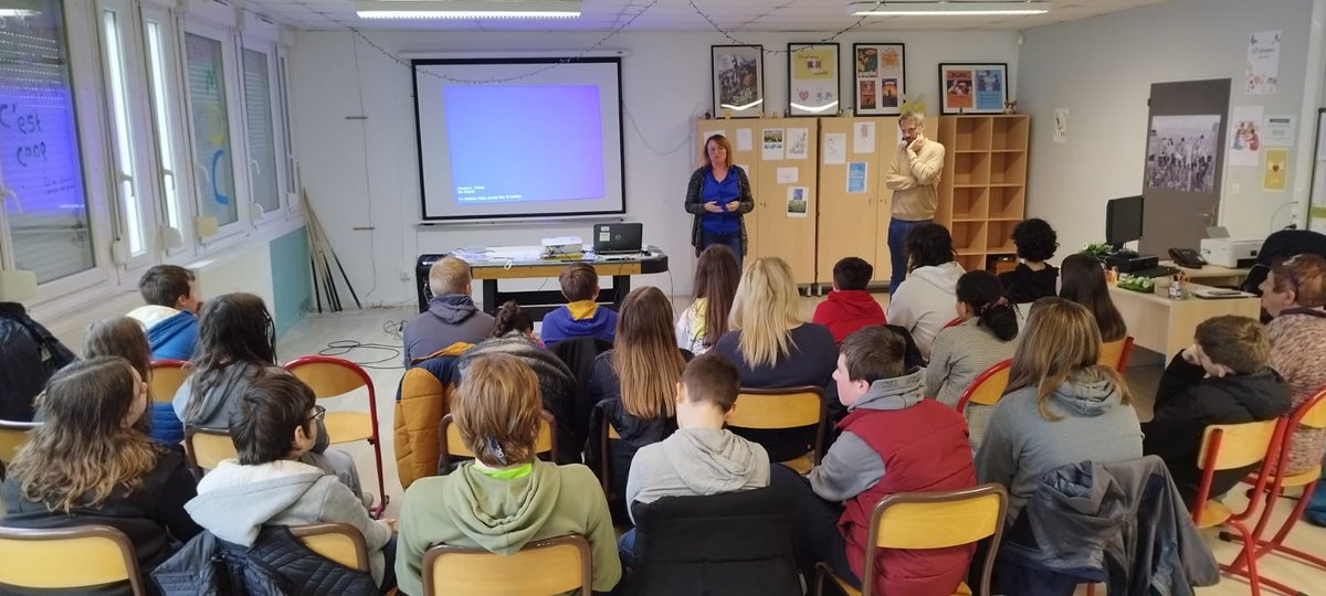 JulienGiovacch1's tweet photo. Semaine du développement durable au #collegedelamorinie.
#parcoursavenir Série de conférences pour les 4emes avec des industriels engagés. Merci à #arcinternational #eqiom #cartonneriegondardenne #carrefantastik #bepaper #alphaglass https://t.co/5F1soGnnPB