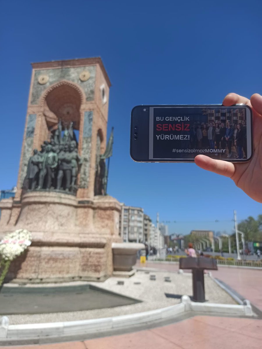 İYİ Parti Genel Başkanı Meral Akşener'in Genel Başkanlığa devam etmesi için ülkenin dört bir yanında 'Sensiz Olmaz Mommy' stickerları ile başlayan geri dönüş kampanyasına destek büyüyerek devam ediyor.