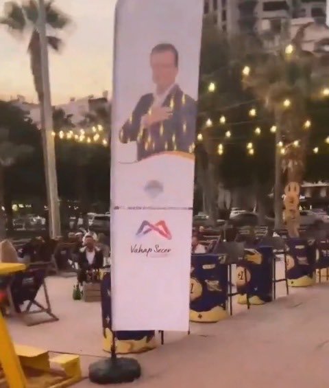 CHP Mersin Büyükşehir Belediyesi, Anayasanın 58. maddesini ihlal ederek gençleri alkol düşkünlüğüne sevk edecek sebeplere hizmet etmektedir.

Belediyeler, yerelde akıl emniyetini muhafaza eden kurumlar olması gerekirken, aklı uyuşturan bağımlılıklara teşvik kabul edilemez.