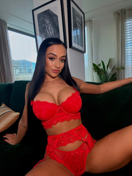 Do you like red underwear? ❤️ https://t.co/P0cO1Dy5ut