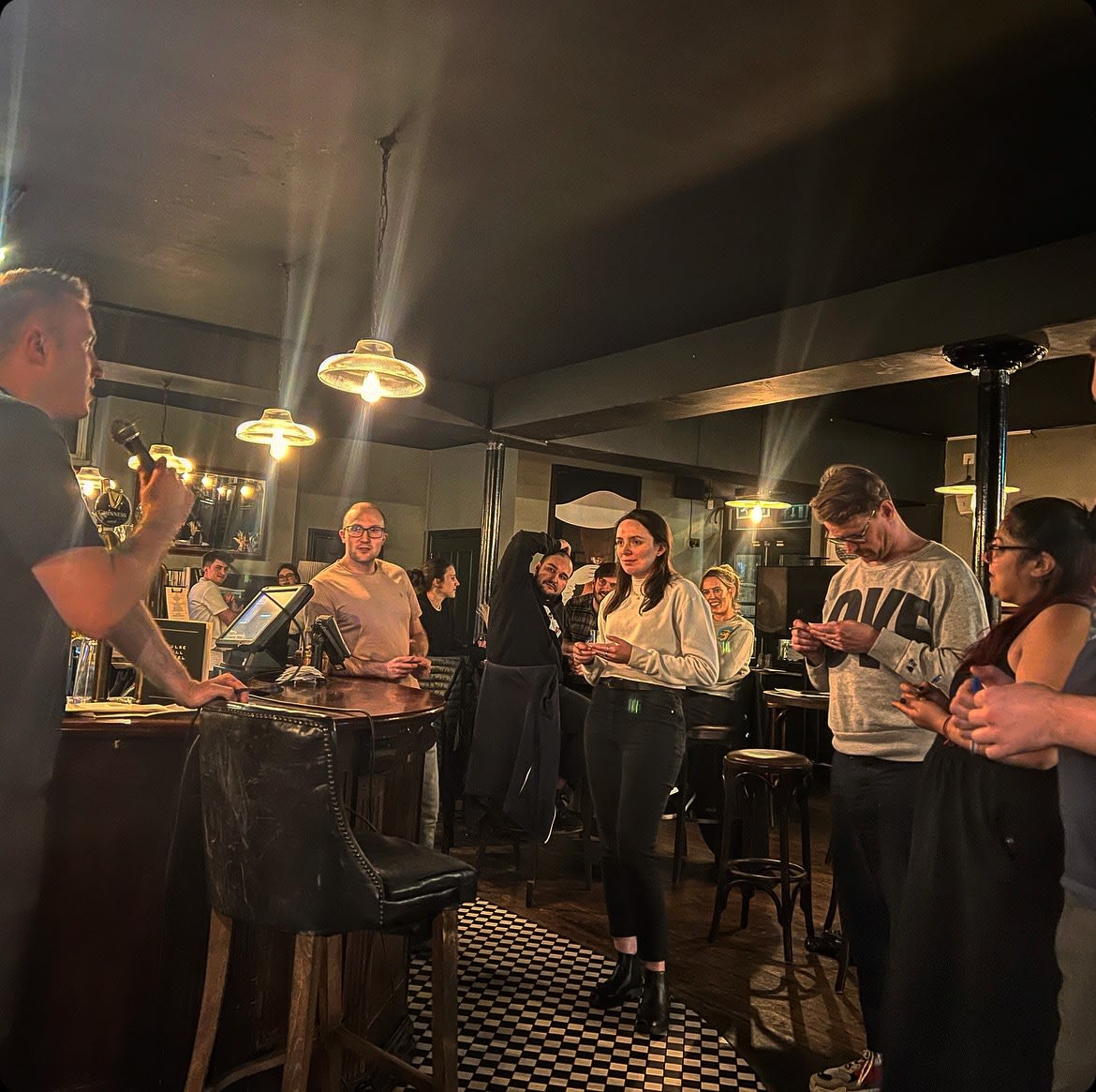 🚨Trivia Night Alert 🚨 
Join us Every Tuesday from 7:45pm and get yourself a chance to win £50 bar tab, booze & cash prize for rollover jackpot! - book now or simply pop in. 
.
.
#tulsehillhotel #trivianight #hernehill #se24 #tesdayvibes #funnight #tothepub #gastropub