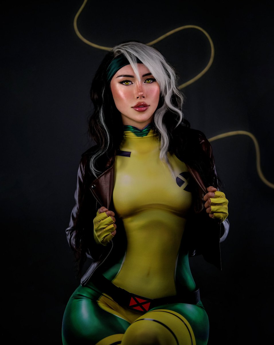 Rogue cosplay from x-men 🤍