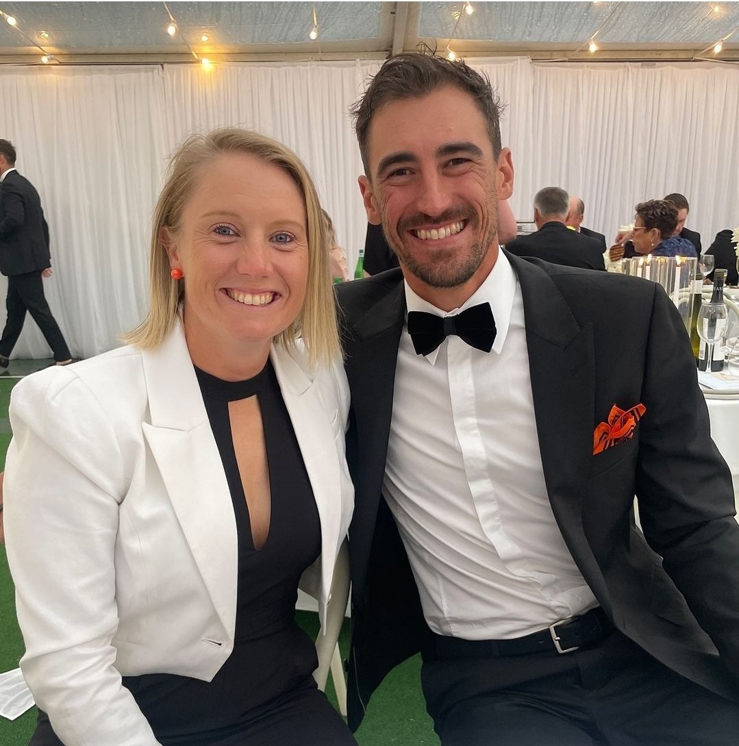 UStarc64's tweet photo. Happy 8th Wedding Anniversary Dear #Starcy @ahealy77 π lot's Of Happiness and Healthy π #Stealy #MitchellStarc #AlyssaHealy #CricketAustraliaFamily https://t.co/dzZlHlzC7k