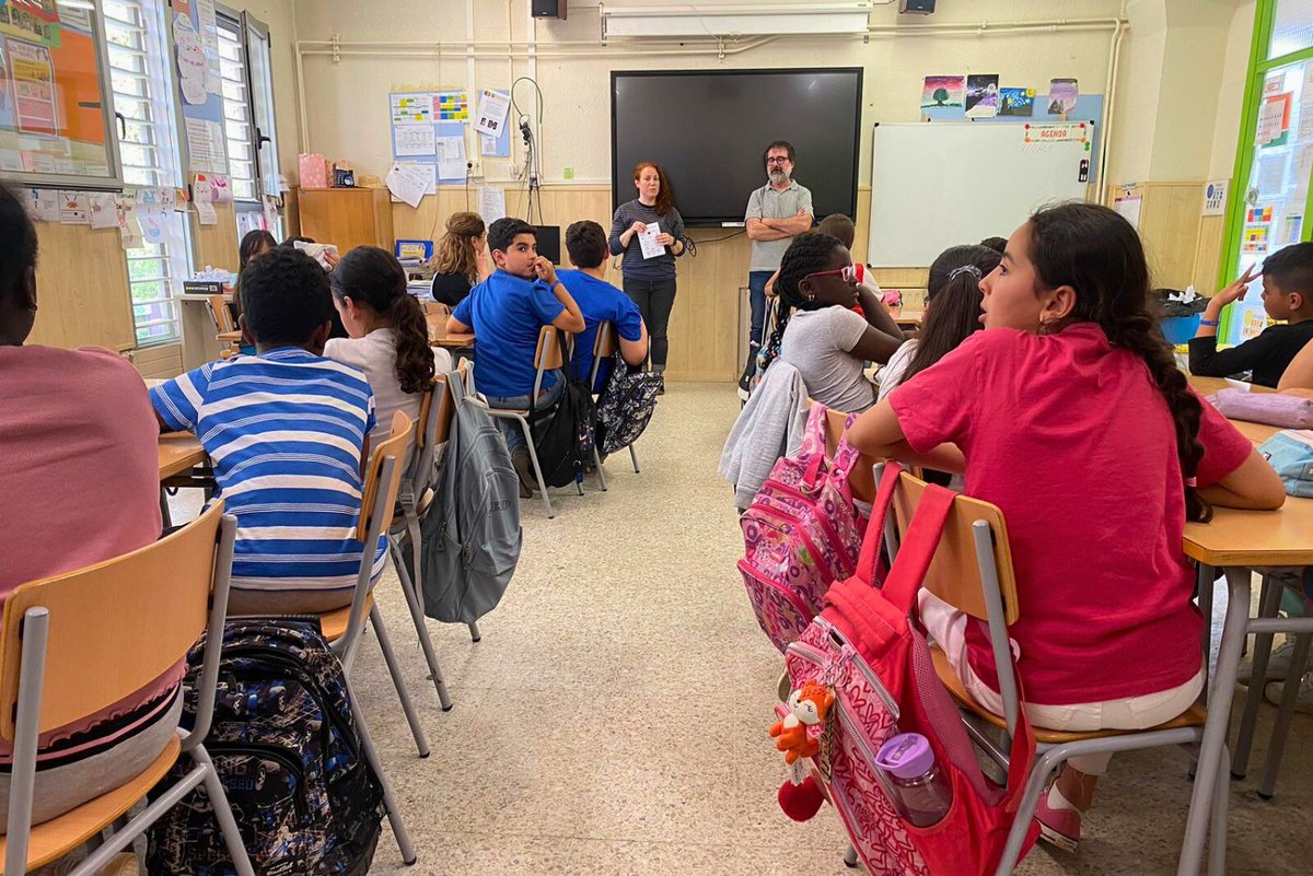 festivalenre9's tweet photo. @instantropia ha preparat un projecte molt 🔝per crear decoració pel festival amb les 3 escoles de la zona!

L'alumnat ho treballarà a classe i en podrem veure els resultats al festival!😍 https://t.co/Ye80PAGrDR