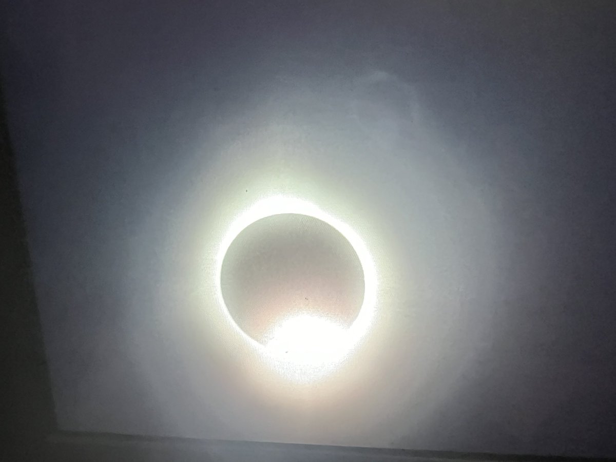 A total eclipse of the heart!! I was lucky to see this unbelievable and incredible event and capture it with pictures. #Eclipse2024 #PodridECGs #ECG #meded #cardiotwitter