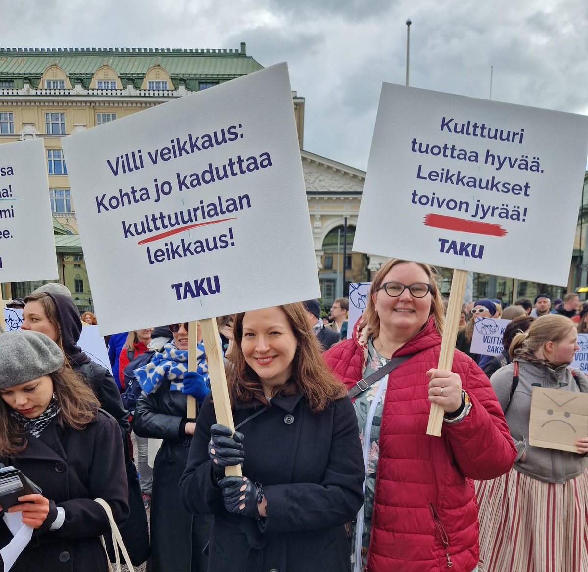 ❗️Kulttuurialan leikkauksilla ei pelasteta Suomen taloutta! Parasta aikaa on menossa rauhanomainen Kivi voittaa sakset -mielenilmaus kulttuurileikkauksia vastaan. #kulttuurionperuskallio #henkinenhuoltovarmuus #kivivoittaasakset