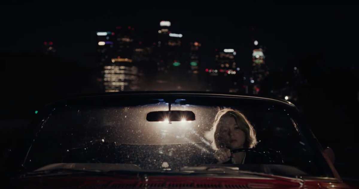 nadreviews's tweet image. The Beast is unforgettable. Bertrand Bonello wraps the intense fear of love with ambitious science fiction. Léa Seydoux and George MacKay are fantastic as lovers who reconnect across time, while a palpable danger is ready to pounce. A muddled but hypnotic journey to get lost in.