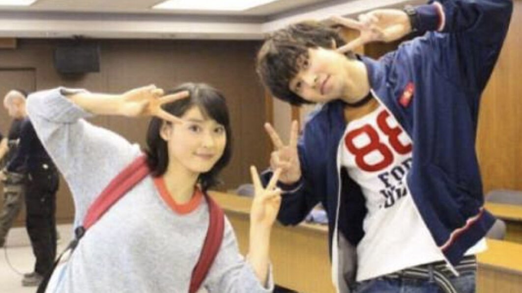 kentao_'s tweet photo. 俳優が多くいる中、長く関わっていくって奇跡だよなぁ。トップを走り続けてくれてありがとう！
orange後の共演がなかったり、ゴチで共演したのに一緒の画面に映らなかったりで、不安になってたのが懐かしい。
こんなに長く2人で戦ってるよって過去の自分に伝えたい。
#山﨑賢人 #土屋太鳳 #けんたお https://t.co/dUo21wyYvN