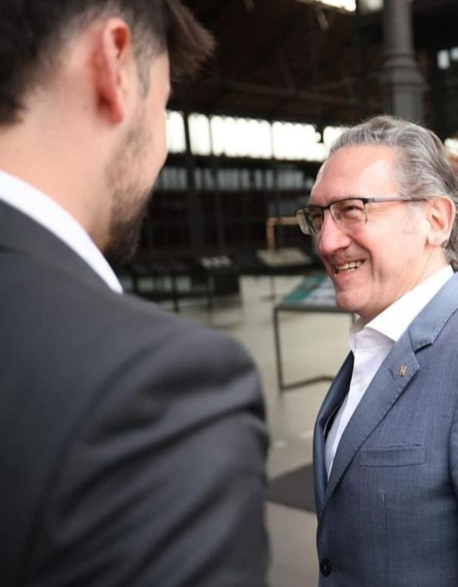 portet_bruguera's tweet image. Al #DebatdelesPimes, a El Born, el Cap del Gabinet @PIMEC, @AndresdaSilvaJ, saluda el conseller Jaume Giró (Junts)

#Compol #CompolIn
#badalonisme
