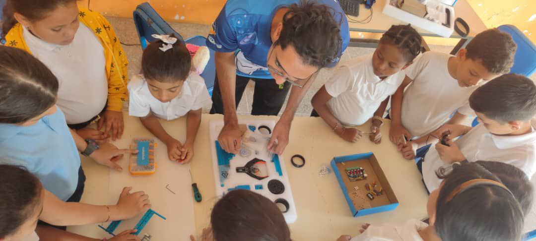 @SemillerosC_ de E.P 'Hugo R. Chávez F.' recibieron taller sobre “Sensibilización en Robótica Educativa” en una triada conformada por @fundaciteyara, @fundabit_yaracuy y @iyaracuy con @Chkhaki #CienciaParaLaVida ¡Vamos! @Gabrielasjr @LarosaInfove @InfocentroOce