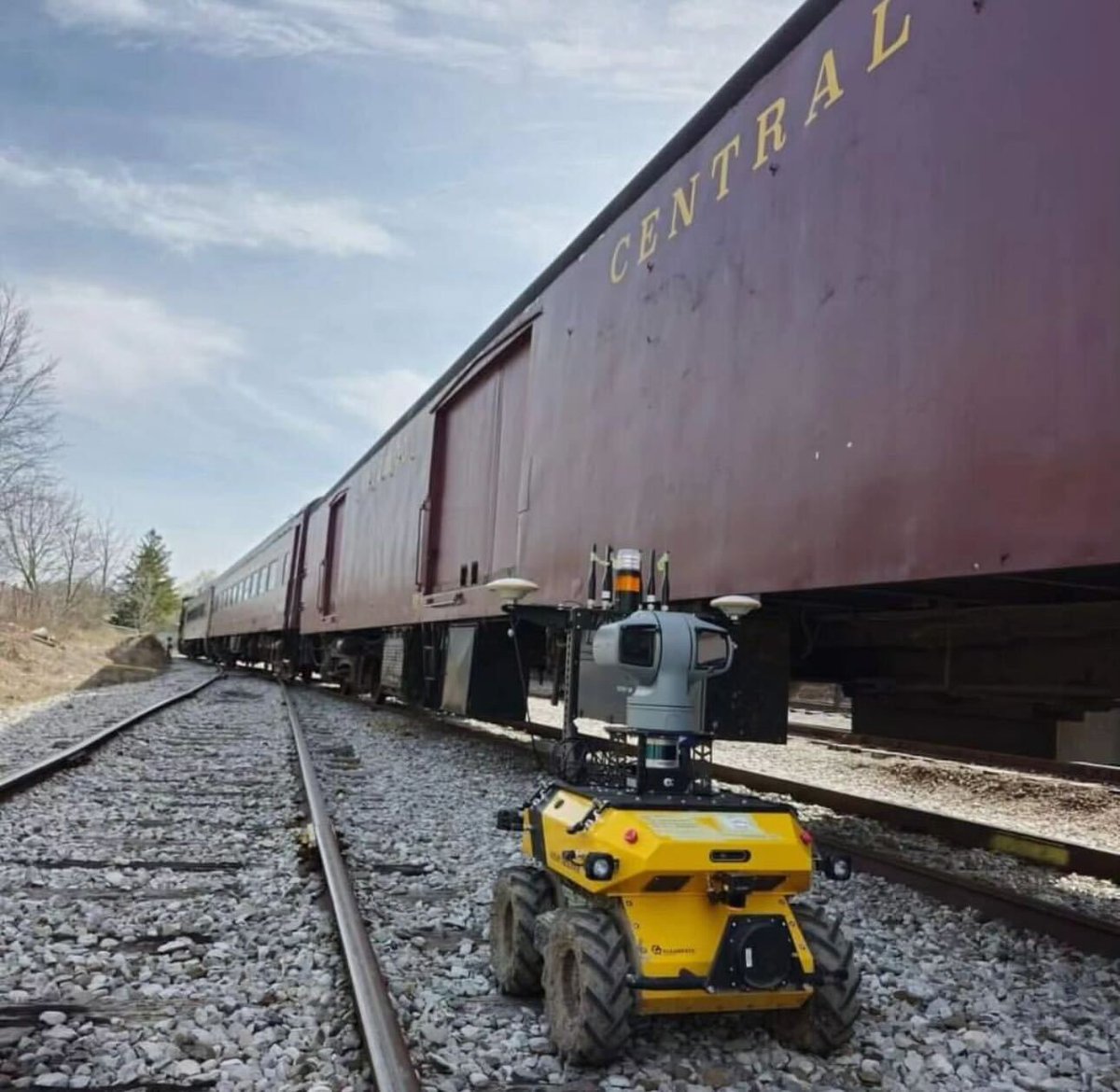 We recently field-tested Husky Observer at the @WCRailway. Thanks to their wonderful team for having us over! Husky Observer is our latest inspection offering. It's a versatile solution that can be used in a variety of inspection applications. Learn more: bit.ly/3mT3vfM