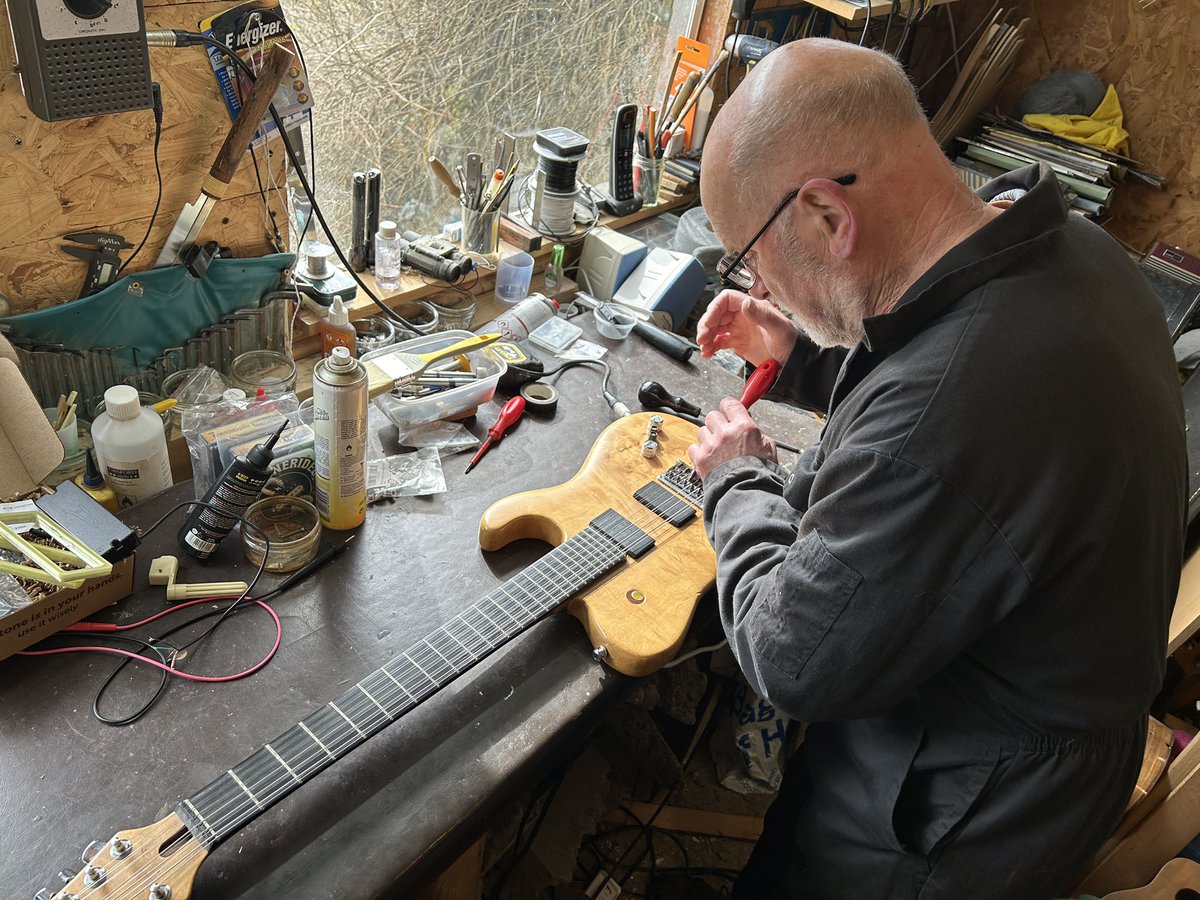 Another trip to The Glen to watch the master at work. The intonation should’ve been adjusted last time I visited but we were too busy chatting and completely forgot about it. All sorted now though.
#TweedValley #Luthier #Guitars #FUG