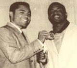 HarryHaris48861's tweet photo. 1992 Olympic gold medalist Oscar De La Hoya and 1996 Olympic gold medalist David Reid. Both fighters went on to win world championships in pro boxing as well. #OscarDeLaHoya #DavidReid #boxing https://t.co/kPFw0QUcHq