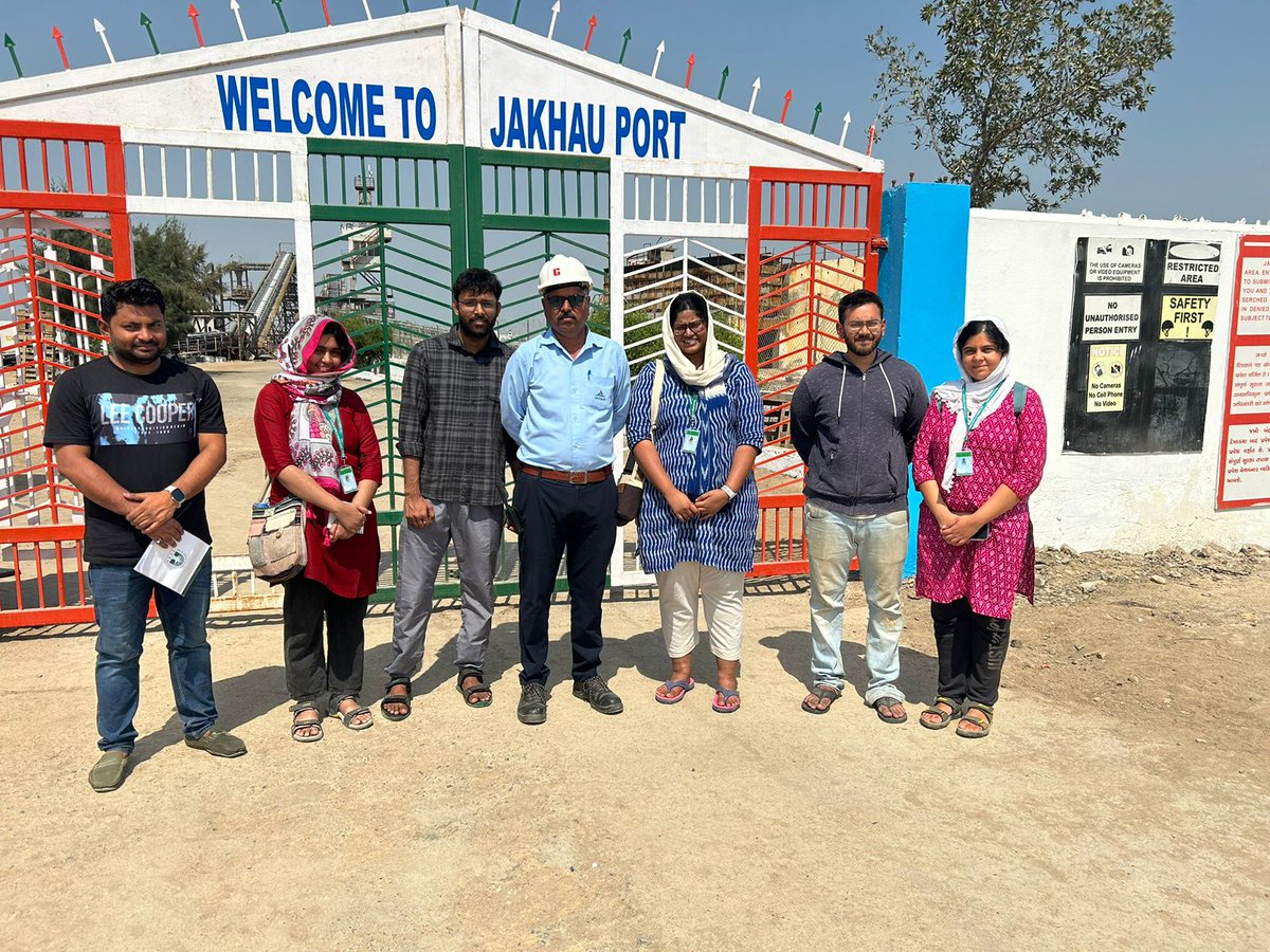 TissDMCourse's tweet photo. As part of their fieldwork, first-year Master's students from JTSDS visited Jakhau in Kutch district of Gujarat. In this region, the students conducted a rapid assessment of different coastal villages to understand coastal erosion concerns
#Erosion #CoastalEcosystem #Fieldwork https://t.co/dCu9EQv9Iy