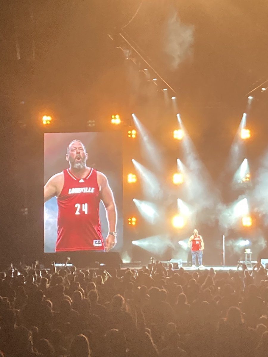 35KYSportsMedia's tweet image. Comedian Bert Kreischer was in the Ville last night for his Tops Off World Tour, taking the stage in a @monstatrezz jersey! 💪🏽
📸 @MasterDroo