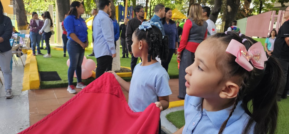 WuikelmanAngelP's tweet photo. #15Abr Junto a los niños y niñas del Centro de Educación Inicial del Inces, recibimos a nuestra ministra de Educación, Yelitze Santaella y alcaldesa de Caracas, @gestionperfecta para reinaugurar este espacio para los hijos de los trabajadores y comunidad de la parroquia San Juan https://t.co/BJqiDgSdZ7