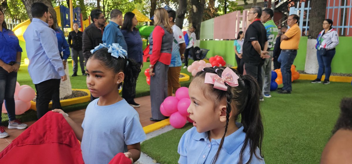 WuikelmanAngelP's tweet photo. #15Abr Junto a los niños y niñas del Centro de Educación Inicial del Inces, recibimos a nuestra ministra de Educación, Yelitze Santaella y alcaldesa de Caracas, @gestionperfecta para reinaugurar este espacio para los hijos de los trabajadores y comunidad de la parroquia San Juan https://t.co/BJqiDgSdZ7