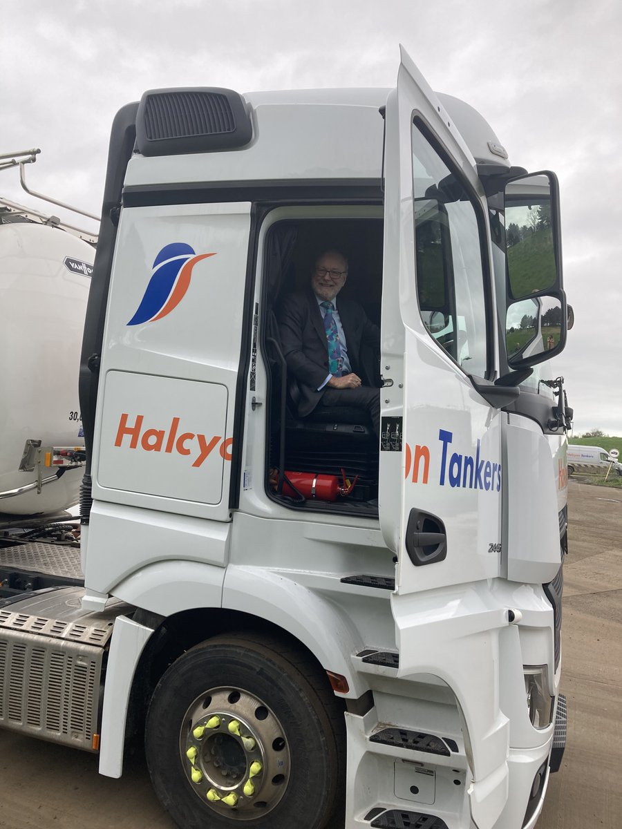 Last week it was a pleasure to meet with @ACunninghamMP at Halcyon Tankers in Middlesbrough 🚚 During the visit we highlighted the vital need for reform to the #ApprenticeshipLevy, the challenging economic environment for hauliers and the #SkillsShortage 🔧 We look forward to…