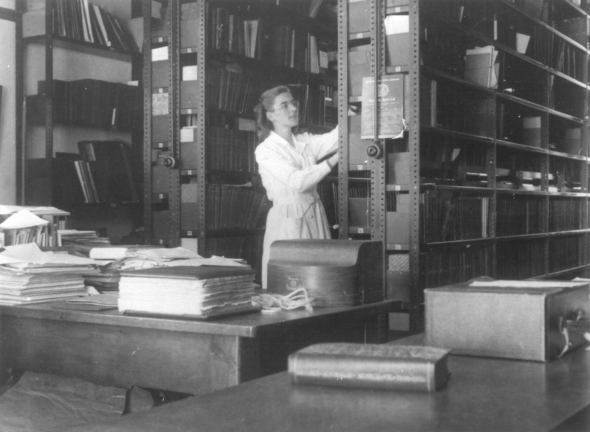 By 1902 the library was overflowing with books! Government support & foreign exchange agreements enriched the collection, including the Challenger Expedition Reports. The library was housed on the buildings top floor until 1931, thriving as a hub for marine science! 📚 #MBA140