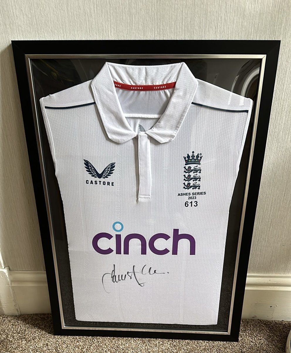 So it’s London marathon week and as part of my final fundraising efforts for @kidneycareuk I’m auctioning off this amazing @jimmy9 signed, match worn 2023 Ashes shirt kindly donated by the man himself. Silent Auction, drop me a message to bid. Closes 05th May 2024