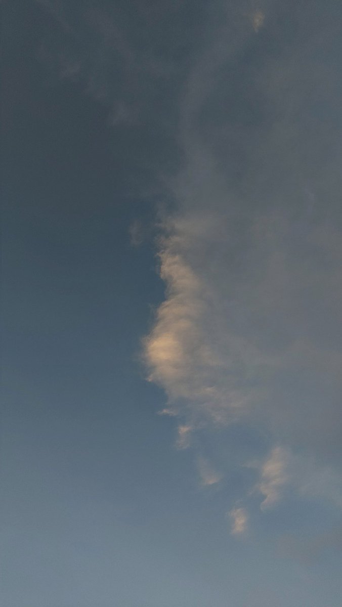 fvadddd's tweet image. Pakelah hape pintarmu biar lebih sering motret.

#withGalaxy #A52s5G