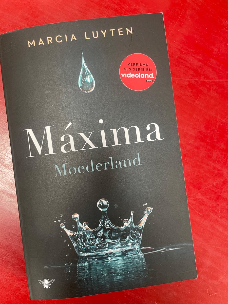 ✨Vanavond in Tuschinsky de première van Máxima - de serie naar mijn boek Máxima, Moederland. Vanaf zaterdag bij Videoland. Het boek is er nu ook in pocketeditie✨