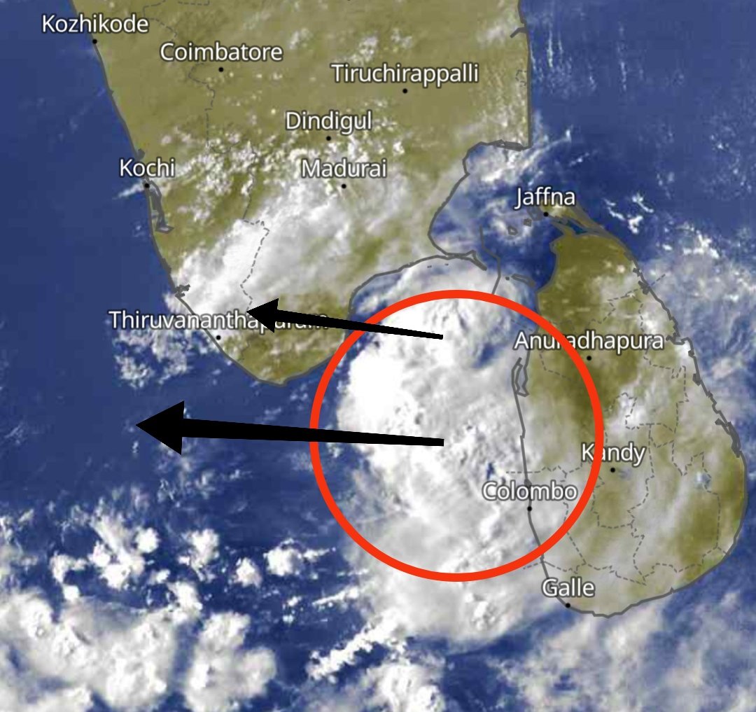 High intensity thunderstorms & rains moving towards South coastal #Tamilnadu . Places between Thoothukudi -kumari coasts will get scattered thunderstorms & gusty winds along with intense lightnings in few places during next 1-2 hours .