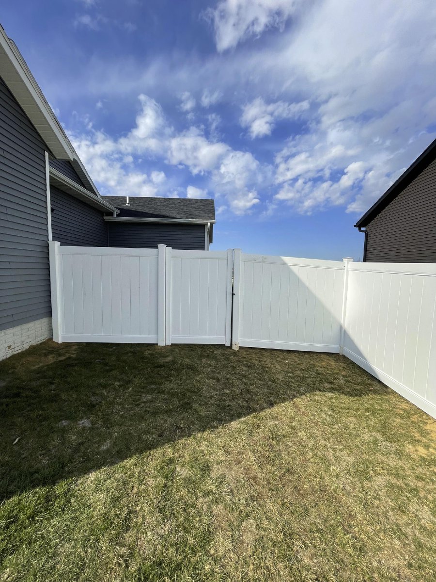 lifetimefence98's tweet photo. Beautiful fence done by Nate &amp; Crew in Cedar Rapids!

Give us a call or submit a form online to get a free estimate today📲 https://t.co/TXwbCvQTcS