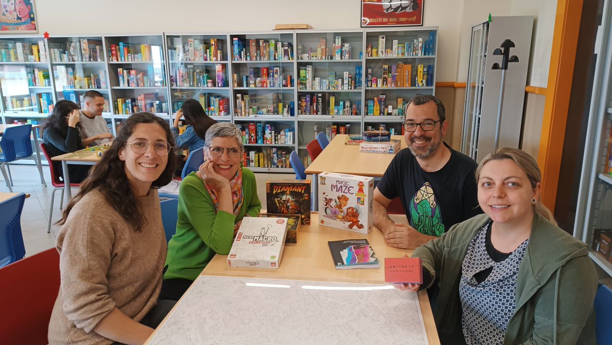 Quina alegria rebre la visita de <a href="/marinvizate/">MARINVA</a> a l’Aula de Jocs de <a href="/EducacioUB/">Facultat Educació UB</a> i <a href="/laboratorijocs/">Laboratori de Jocs</a> 

<a href="/immamarin/">Imma Marín Santiago</a> <a href="/larnaube/">Laia Arnau Belmonte</a>