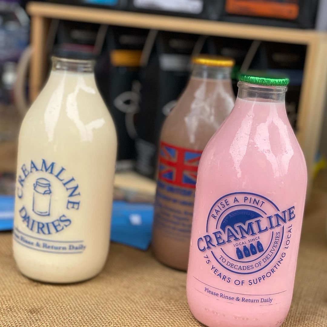 We’re about more than milk you know! Have you tried our glass bottled milkshakes? 🍓🍌🍫 via buff.ly/3vX4yjA #NoPlasticWaste #PlasticFree #MondayMotivation #MondayFunday #ManicMonday #Milkman #DairyDelivery #LocallySourced #SupportLocal #MilkDelivery #SustainableLiving