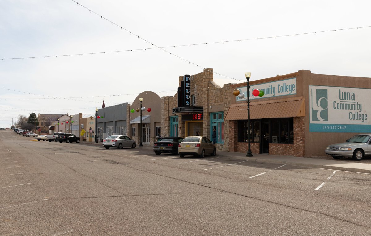 We're back with another edition of #MainStreetMonday this fine morning! Here's Santa Rosa, New Mexico- population 2,850.  Santa Rosa sits along part of U.S. Route 66, and scenes from the movies 'The Grapes of Wrath' and 'Bobbie Jo and the Outlaw' were filmed there!