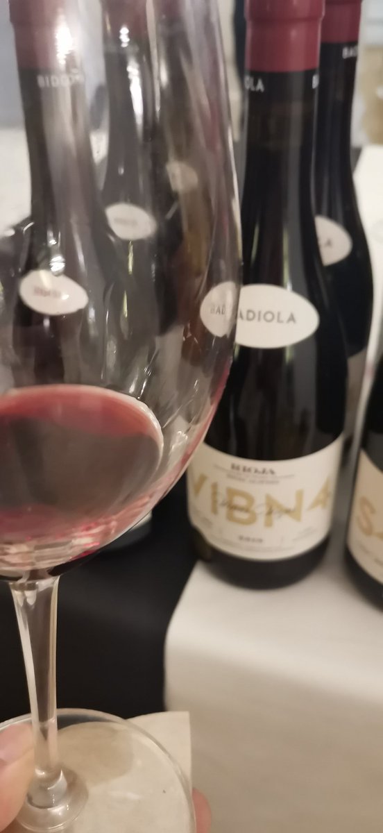 Malditovino's tweet photo. Por Dioz! Villabuena, esto es una creación! #Badiola tintorro #RiojaWines https://t.co/MOAjPqtaOn