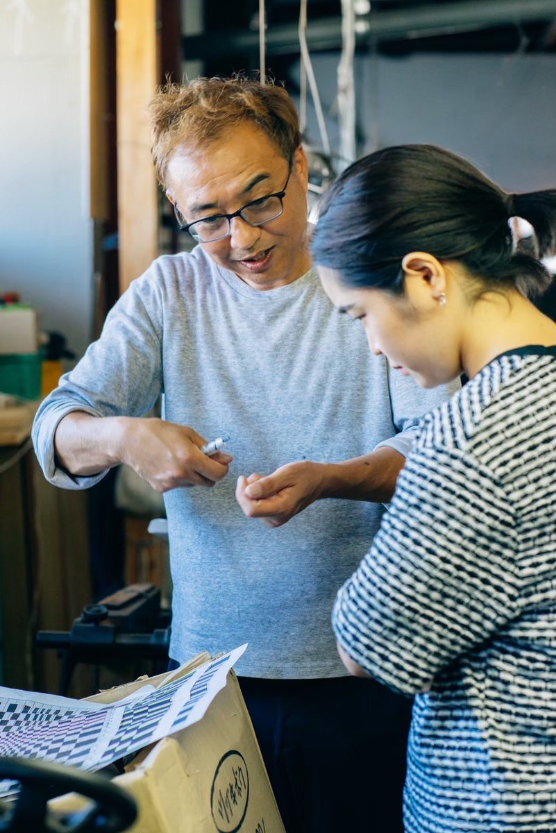 起業家支援
　「久留米絣という素材をいろんな商品に活かして新しいビジネスが、どんどん生まれてほしい」
　久留米絣は庶民の着物に始まり幅広い用途に活用されている。インターネットの活用でネットワークビジネス展開が可能な時代。
　久留米絣で起業しようという方に積極的に供給体制を整えたい。
